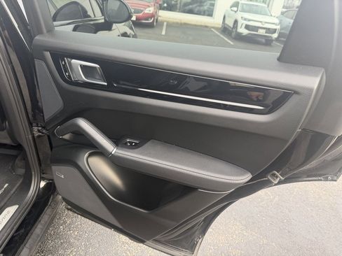 Used 2021 Porsche Cayenne image 17
