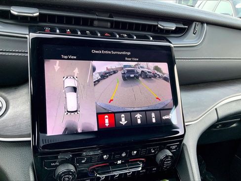 Used 2023 Jeep Grand Cherokee L Limited w/ Luxury Tech Group II image 27