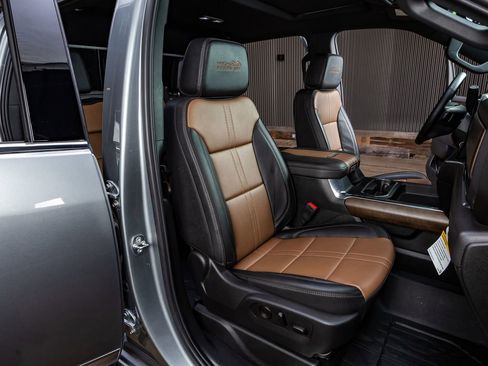 Used 2025 Chevrolet Silverado 2500 High Country w/ Technology Package image 31