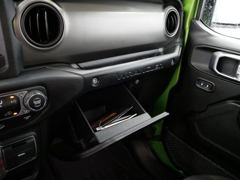 Certified 2019 Jeep Wrangler Sport image 34