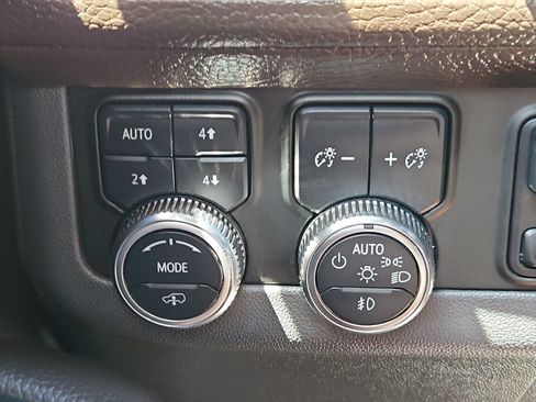 Used 2022 GMC Yukon XL Denali w/ Denali Ultimate Package AWD/4WD image 15