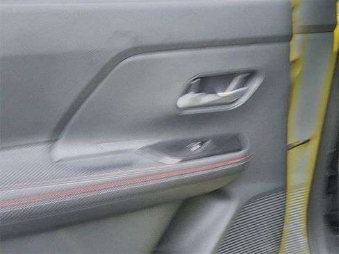 Certified 2025 Nissan Kicks SR image 10