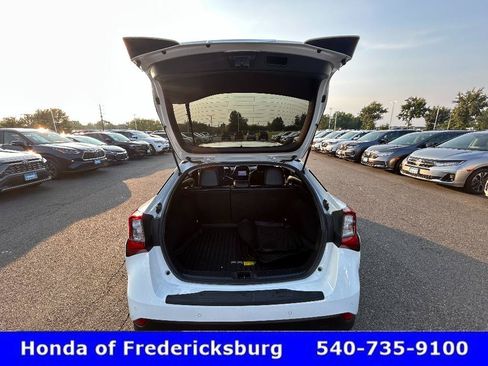 Used 2022 Toyota Prius FWD image 11