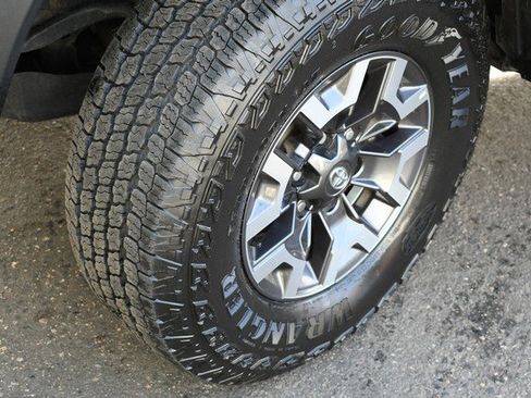 Certified 2021 Toyota Tacoma TRD Off-Road image 11