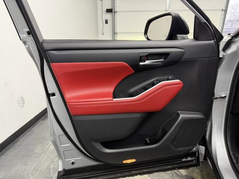 Used 2021 Toyota Highlander XSE image 12