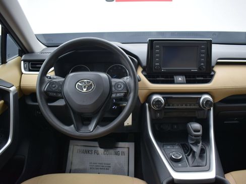 Used 2022 Toyota RAV4 LE AWD/4WD image 14