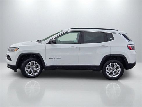 Used 2025 Jeep Compass Latitude image 7