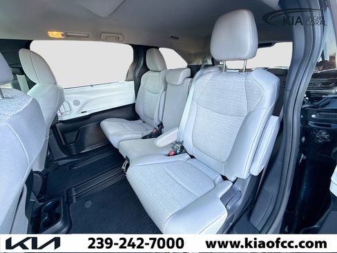 Used 2025 Toyota Sienna LE image 21