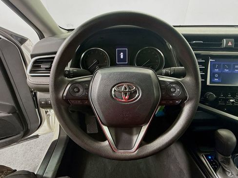 Used 2018 Toyota Camry LE FWD image 11