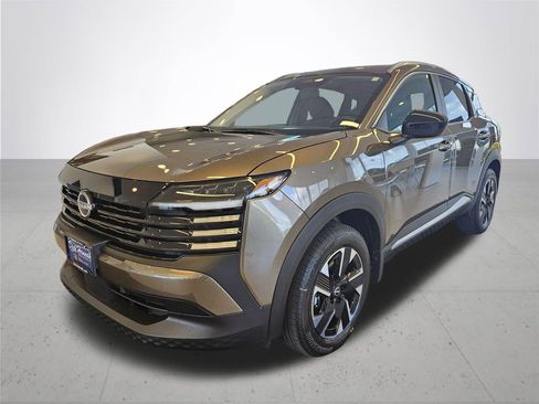 New 2026 Nissan Kicks SV w/ SV Premium Package image 2