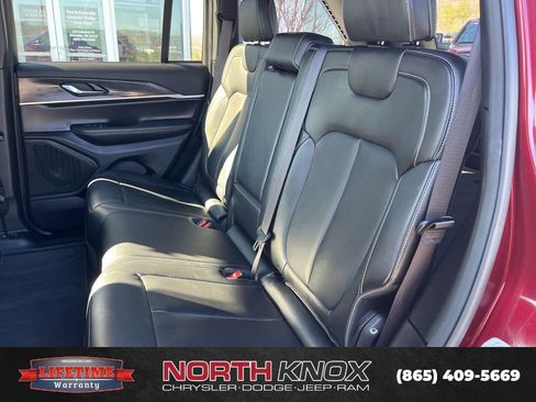 Used 2025 Jeep Grand Cherokee Limited image 14