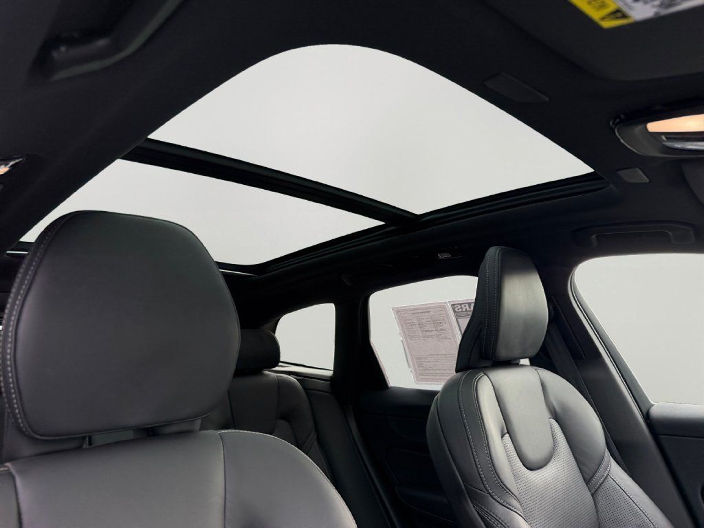 Certified 2024 Volvo XC60 T8 Ultimate AWD/4WD image 7
