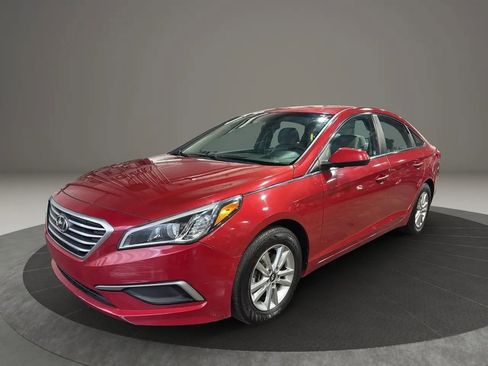 Used 2017 Hyundai Sonata SE image 1
