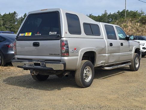 Used 2005 Chevrolet Silverado 2500 LS w/ Skid Plate Package AWD/4WD image 5