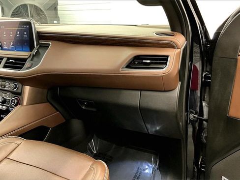 Used 2024 Chevrolet Suburban High Country image 15