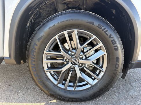 Used 2024 Nissan Rogue S image 9