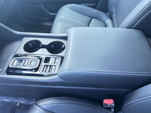 Used 2025 Honda Pilot EX-L image 19
