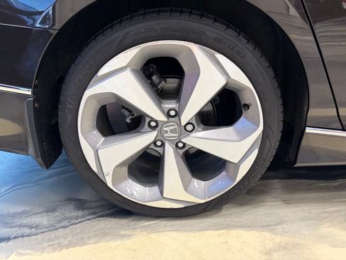 Used 2018 Honda Accord Touring image 30