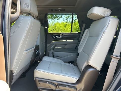 Used 2022 GMC Yukon SLT w/ SLT Luxury Package AWD/4WD image 21