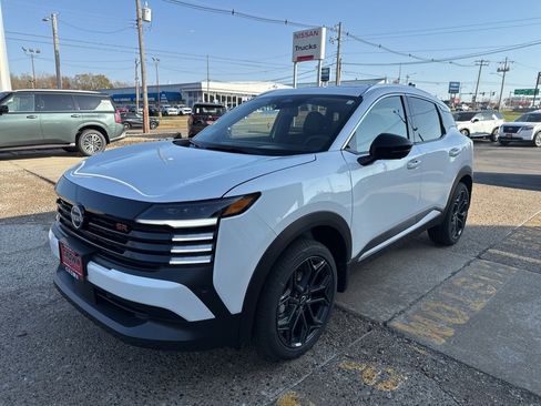 New 2026 Nissan Kicks SR image 8