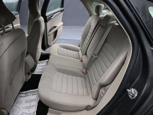 Used 2018 Ford Fusion SE FWD image 10