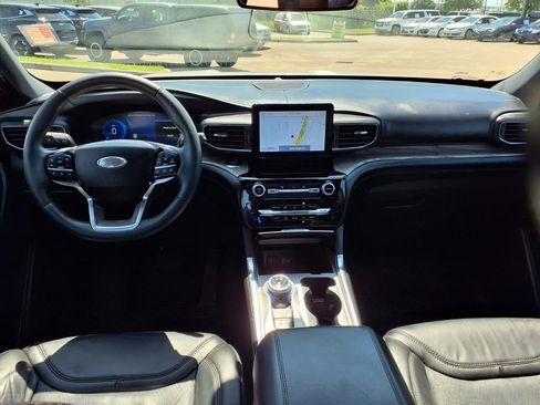 Used 2023 Ford Explorer Platinum RWD image 9