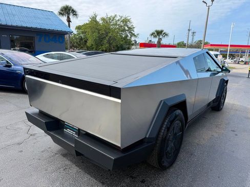 Used 2025 Tesla Cybertruck AWD Crew Cab image 5