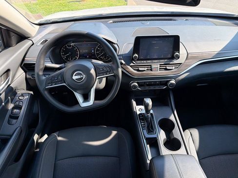 Used 2025 Nissan Altima 2.5 SV FWD image 19