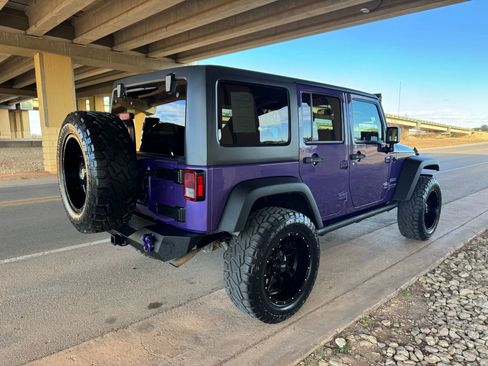 Used 2018 Jeep Wrangler Unlimited Sport S image 3