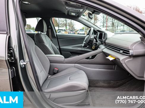 Used 2025 Hyundai Elantra SE FWD image 20