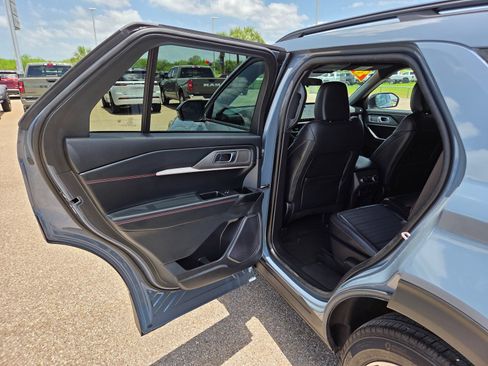 Used 2025 Ford Explorer ST-Line RWD image 13