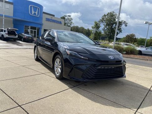 Used 2025 Toyota Camry LE FWD image 2