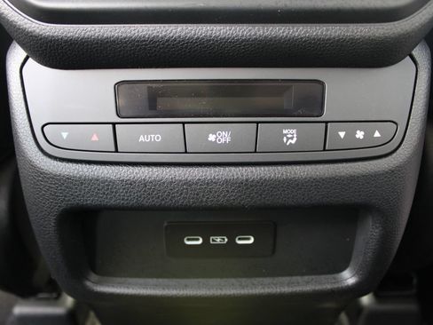 Used 2025 Honda Pilot Touring image 19