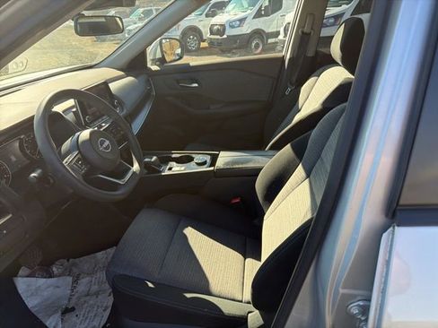 Used 2023 Nissan Rogue SV image 11