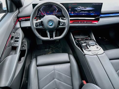 Used 2025 BMW 550e xDrive w/ Executive Package AWD/4WD image 24