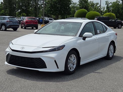 New 2026 Toyota Camry LE FWD image 2