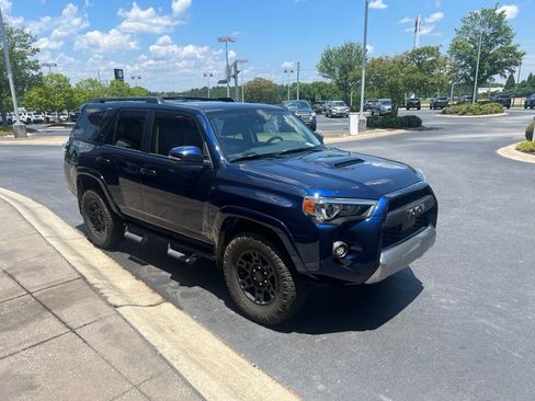 Used 2022 Toyota 4Runner TRD Off-Road Premium w/ Moonroof Package AWD/4WD image 2
