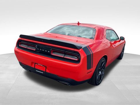 Used 2017 Dodge Challenger R/T Scat Pack RWD image 5