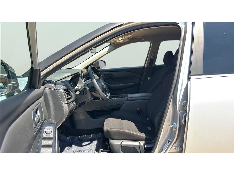 Used 2024 Nissan Rogue S AWD/4WD image 10
