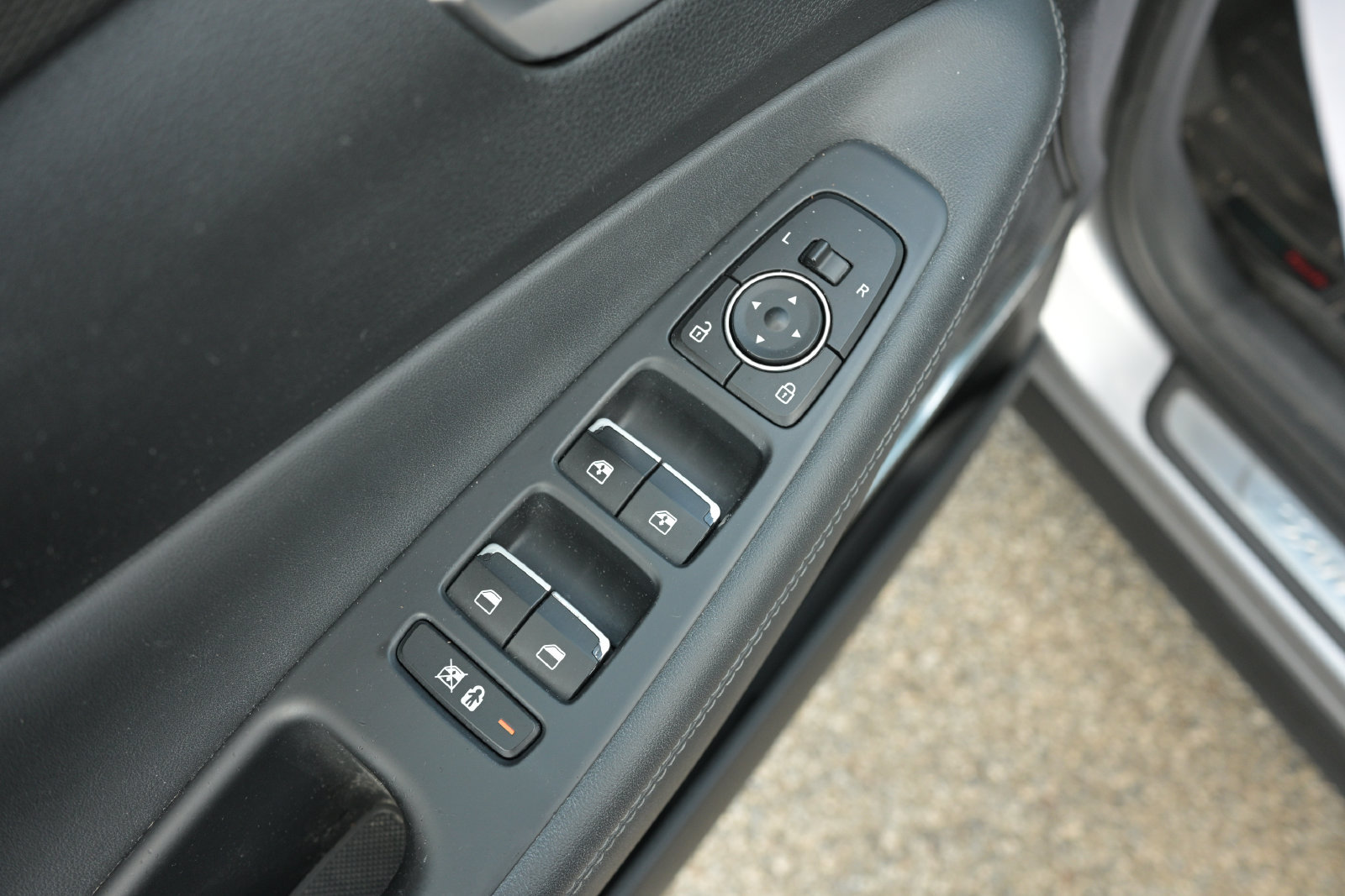 Used 2020 Hyundai Santa Fe Limited AWD/4WD image 16