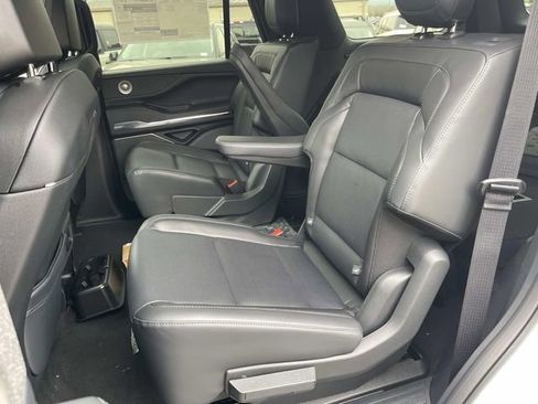 New 2026 Lincoln Navigator Reserve image 17