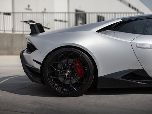 Used 2018 Lamborghini Huracan AWD/4WD image 22