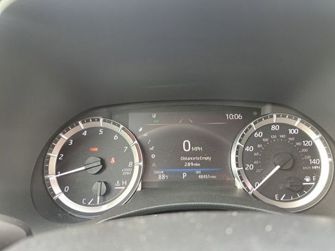 Used 2024 Toyota Highlander LE FWD image 12