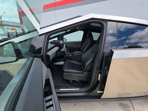 Used 2024 Tesla Cybertruck AWD Crew Cab image 2