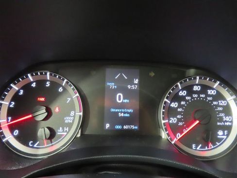Used 2021 Toyota Highlander LE AWD/4WD image 16