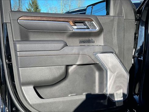 Used 2025 Chevrolet Silverado 1500 High Country w/ Technology Package AWD/4WD image 21