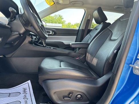 Used 2022 Jeep Compass Limited image 19