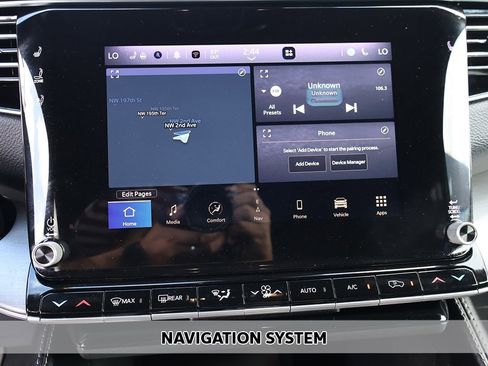 Used 2025 Jeep Wagoneer L Series II w/ 8-pass Seating Package image 3