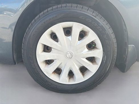 Used 2015 Nissan Versa SV image 36