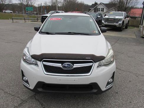 Used 2017 Subaru Crosstrek 2.0i image 3